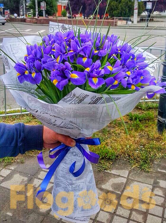 Букет «101 ирис» за 31 666 руб.